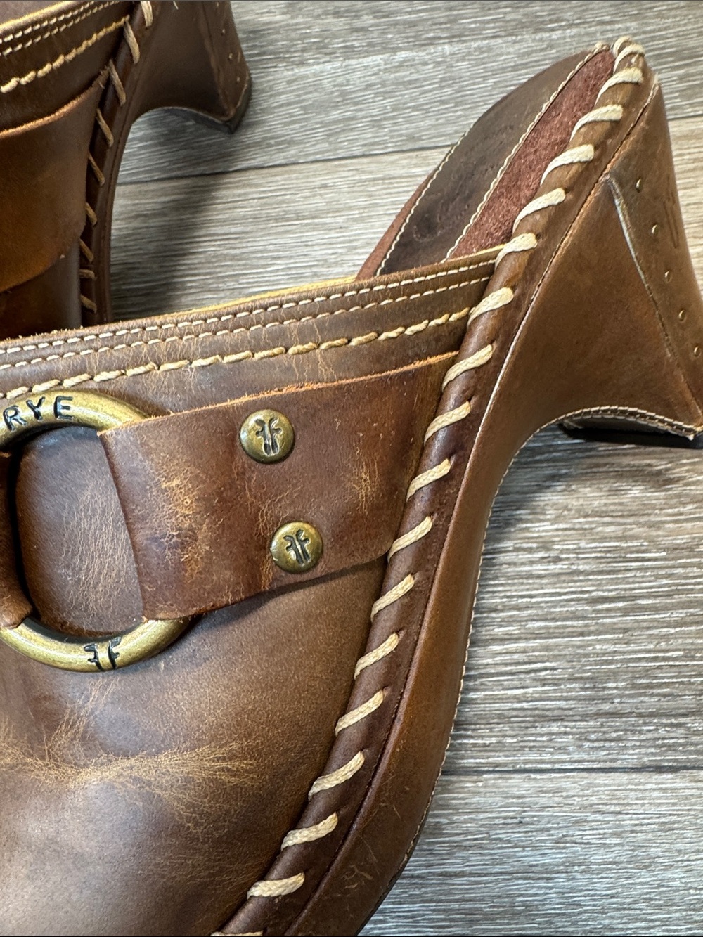 Frye Cognac Brown Leather Buckle Mule Clogs woman’s SZ 10 (h202) - Picture 3 of 10